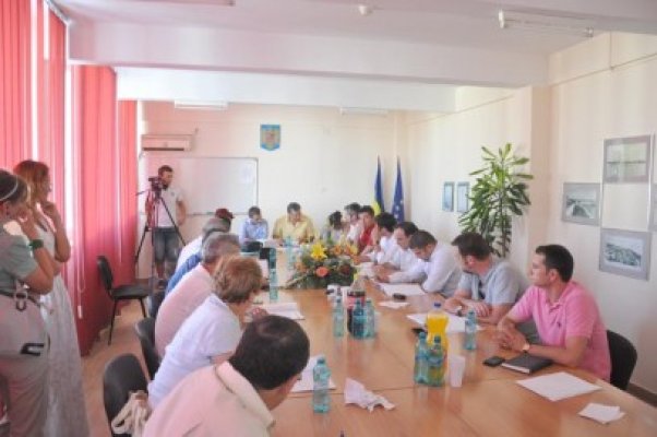 Consilierii din Mangalia au denunţat unilateral contractul cu Callatis Therm, mai puţin Maganu şi Guţă